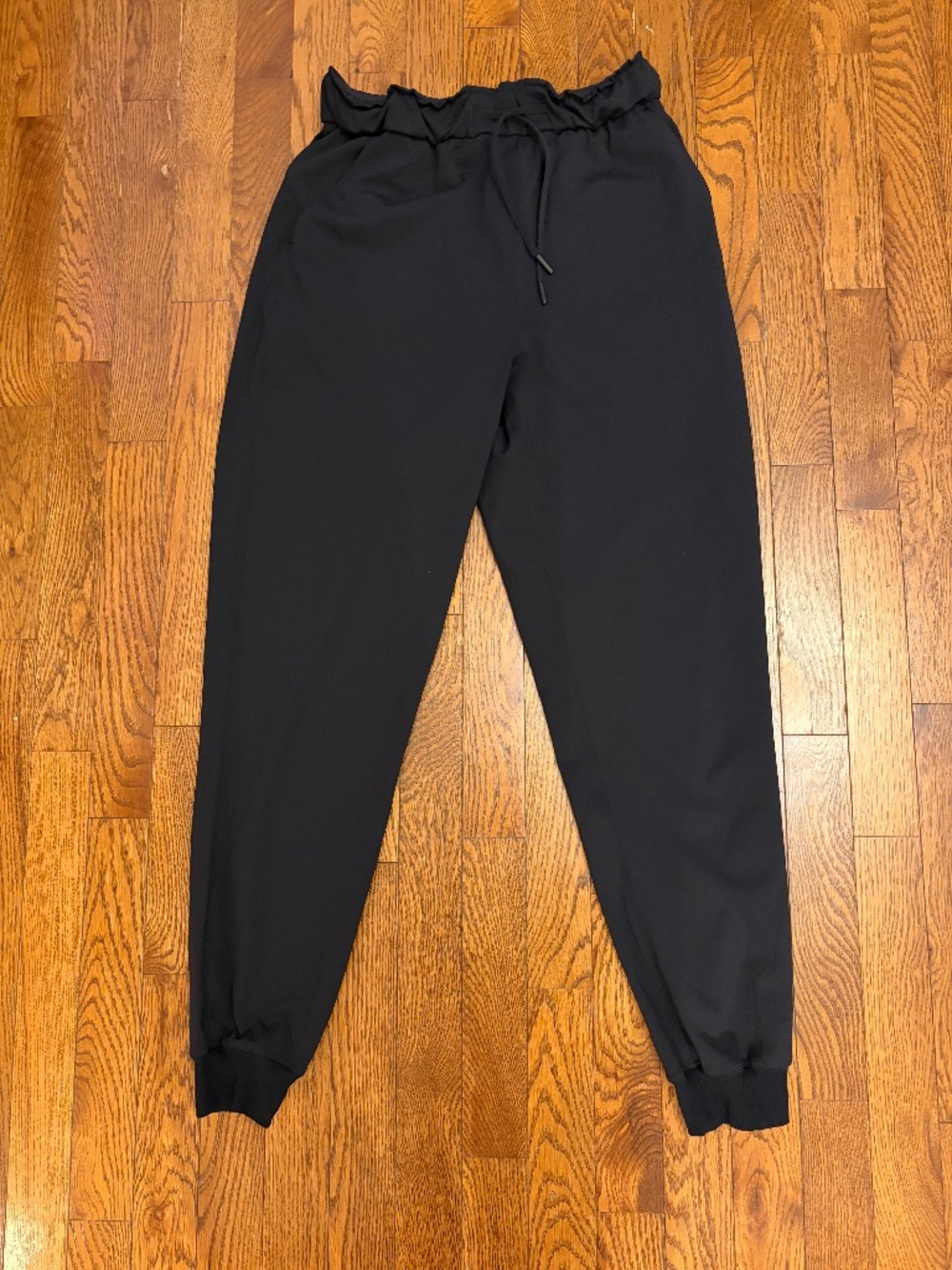Lululemon Stretch Woven Ruffle-Waist High-Rise Joggers in Black - Size 6